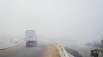 الشبورة الكثيفة.. إغلاق طرق رئيسية في القاهرة والمحافظات بسبب انخفاض الرؤية صباحًا